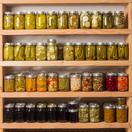 featured image for prepper pantry post